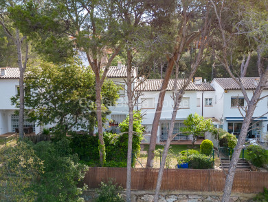 Charming townhouse in Tamariu, 15 min from the beach, with garden and pool