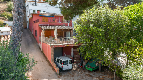 Huis met garage te koop in Tamariu, op minder dan 5 min lopen van het strand