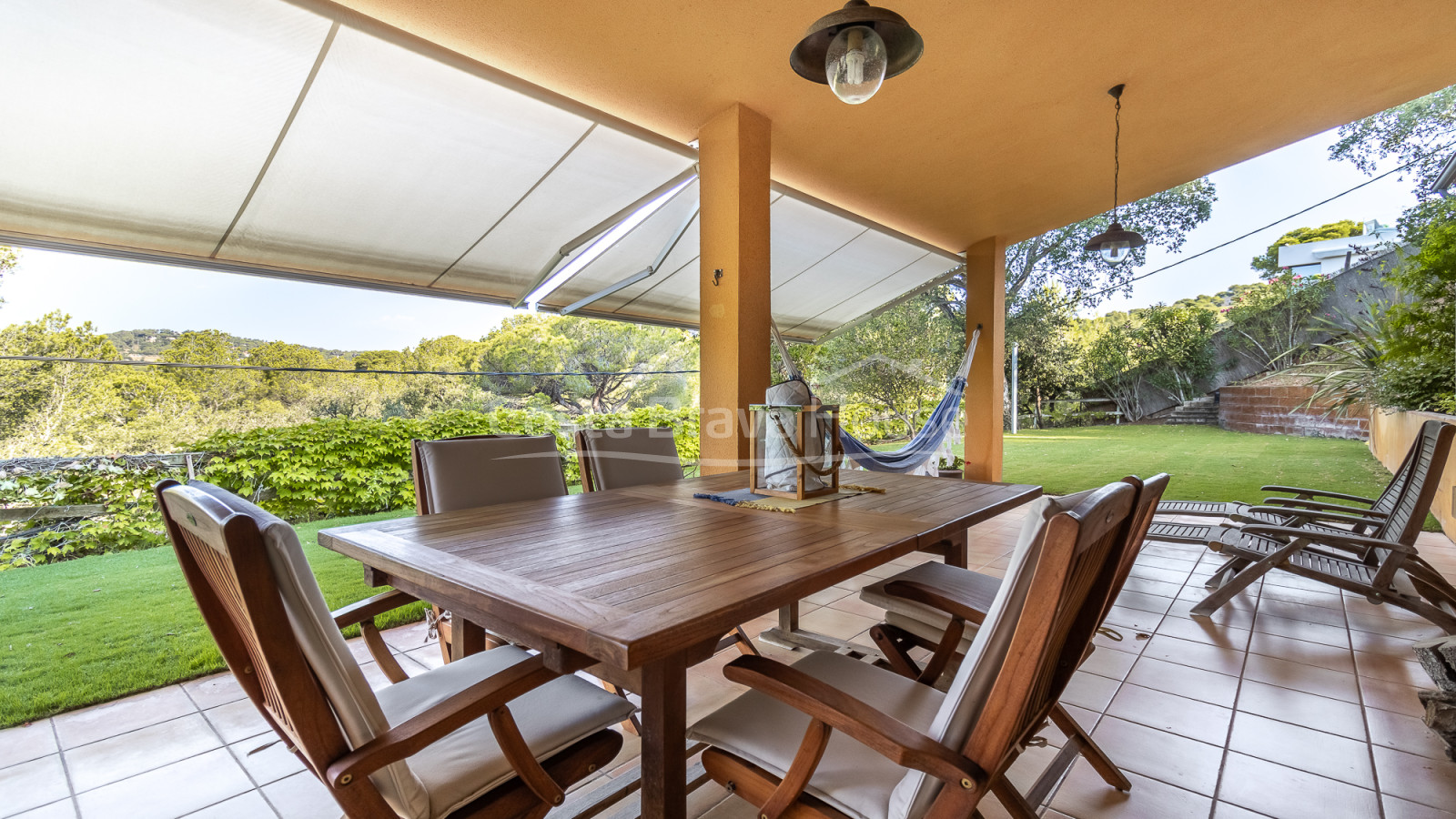 Casa con jardín en venta en Tamariu, a solamente 5 min a pie de la playa y el mar
