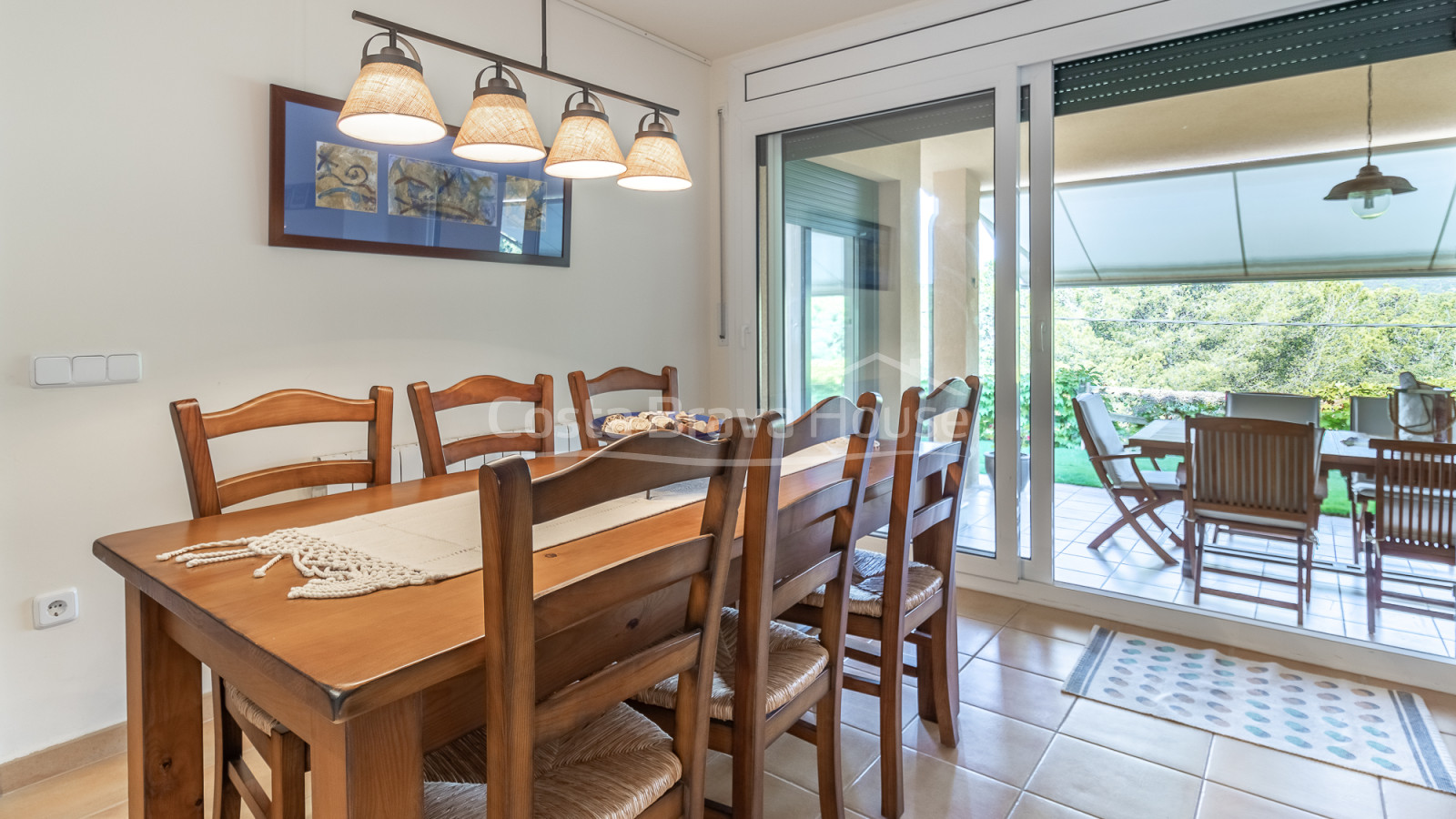 Casa amb jardí en venda a Tamariu, a només 5 minuts a peu de la platja i el mar