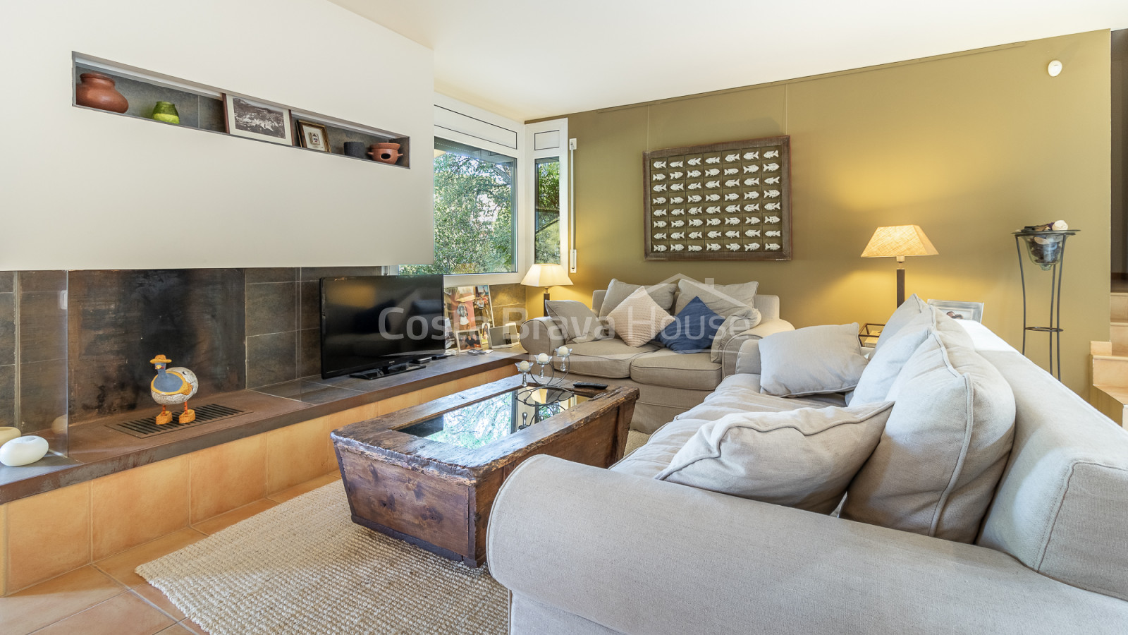 Casa con jardín en venta en Tamariu, a solamente 5 min a pie de la playa y el mar