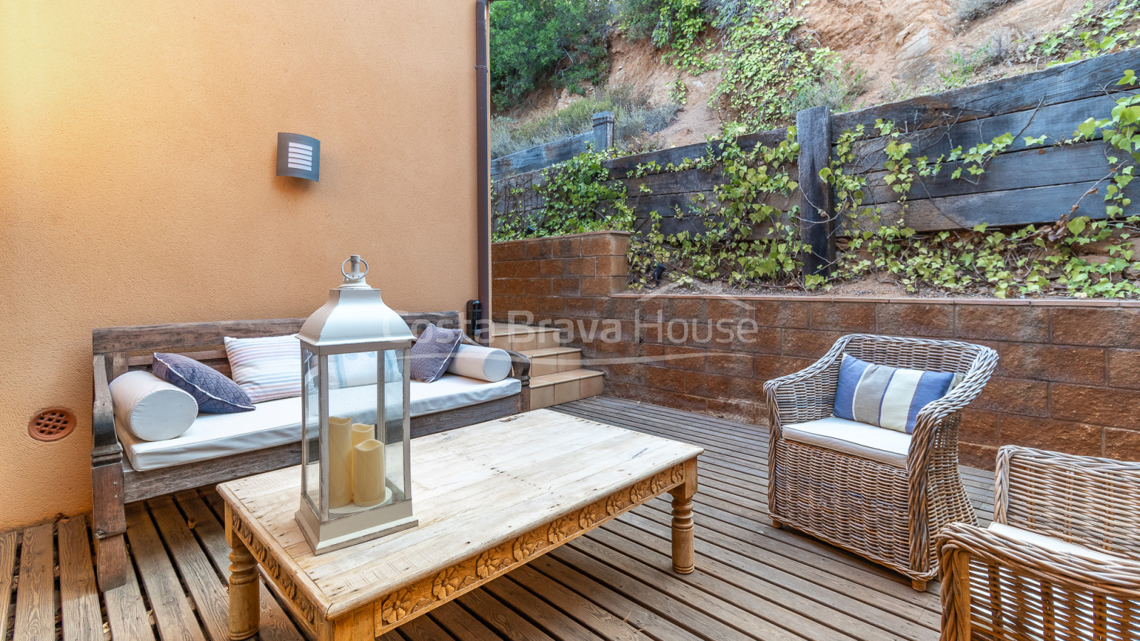 Casa con jardín en venta en Tamariu, a solamente 5 min a pie de la playa y el mar