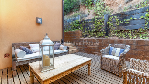 Casa con jardín en venta en Tamariu, a solamente 5 min a pie de la playa y el mar