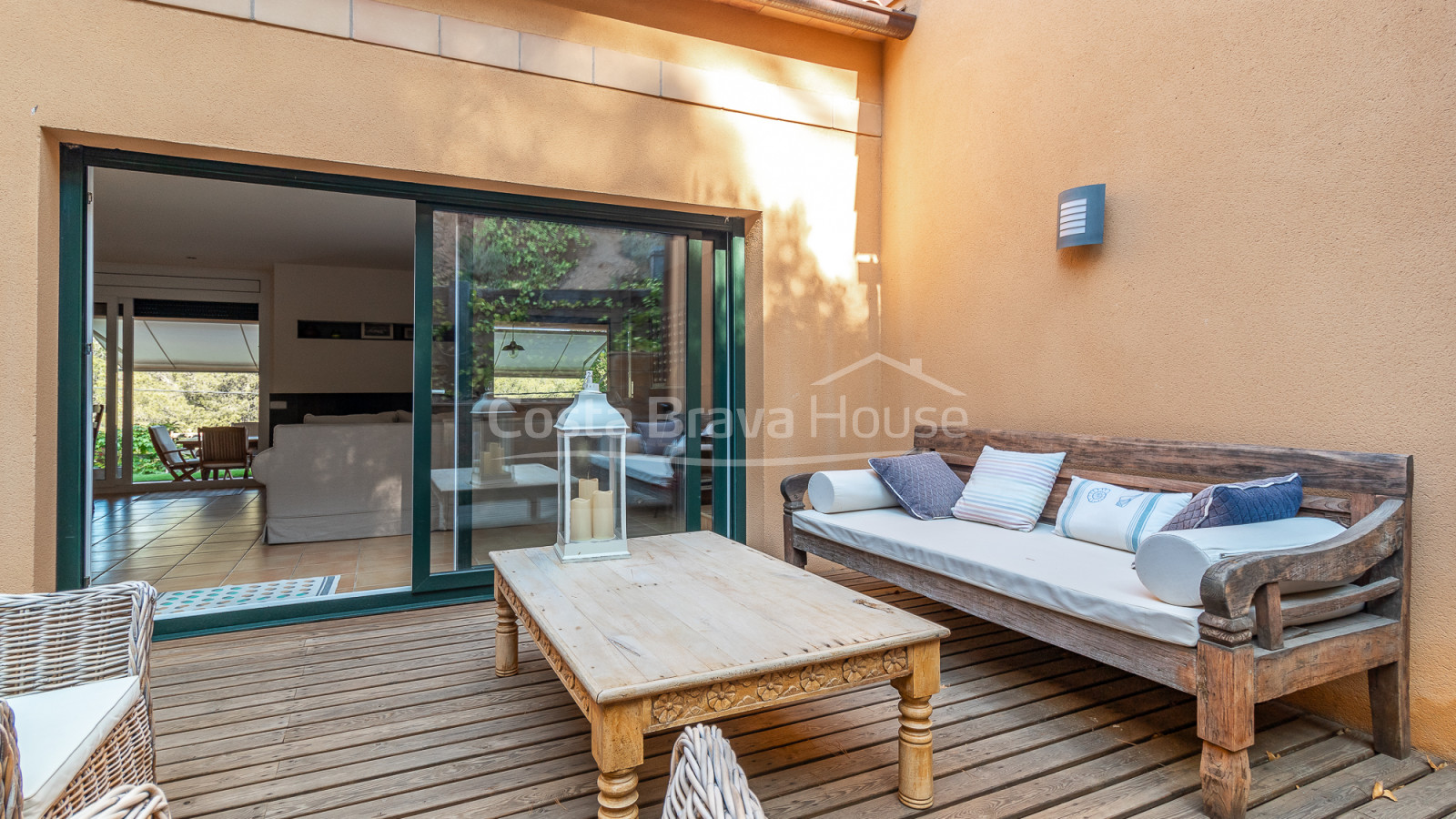 Casa con jardín en venta en Tamariu, a solamente 5 min a pie de la playa y el mar