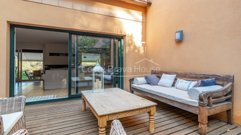 Casa con jardín en venta en Tamariu, a solamente 5 min a pie de la playa y el mar