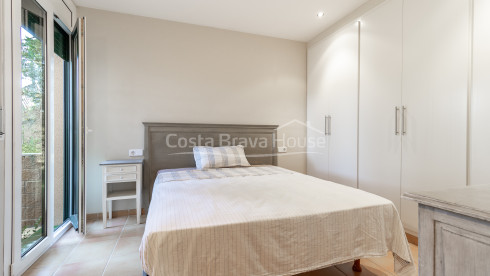 Casa con jardín en venta en Tamariu, a solamente 5 min a pie de la playa y el mar