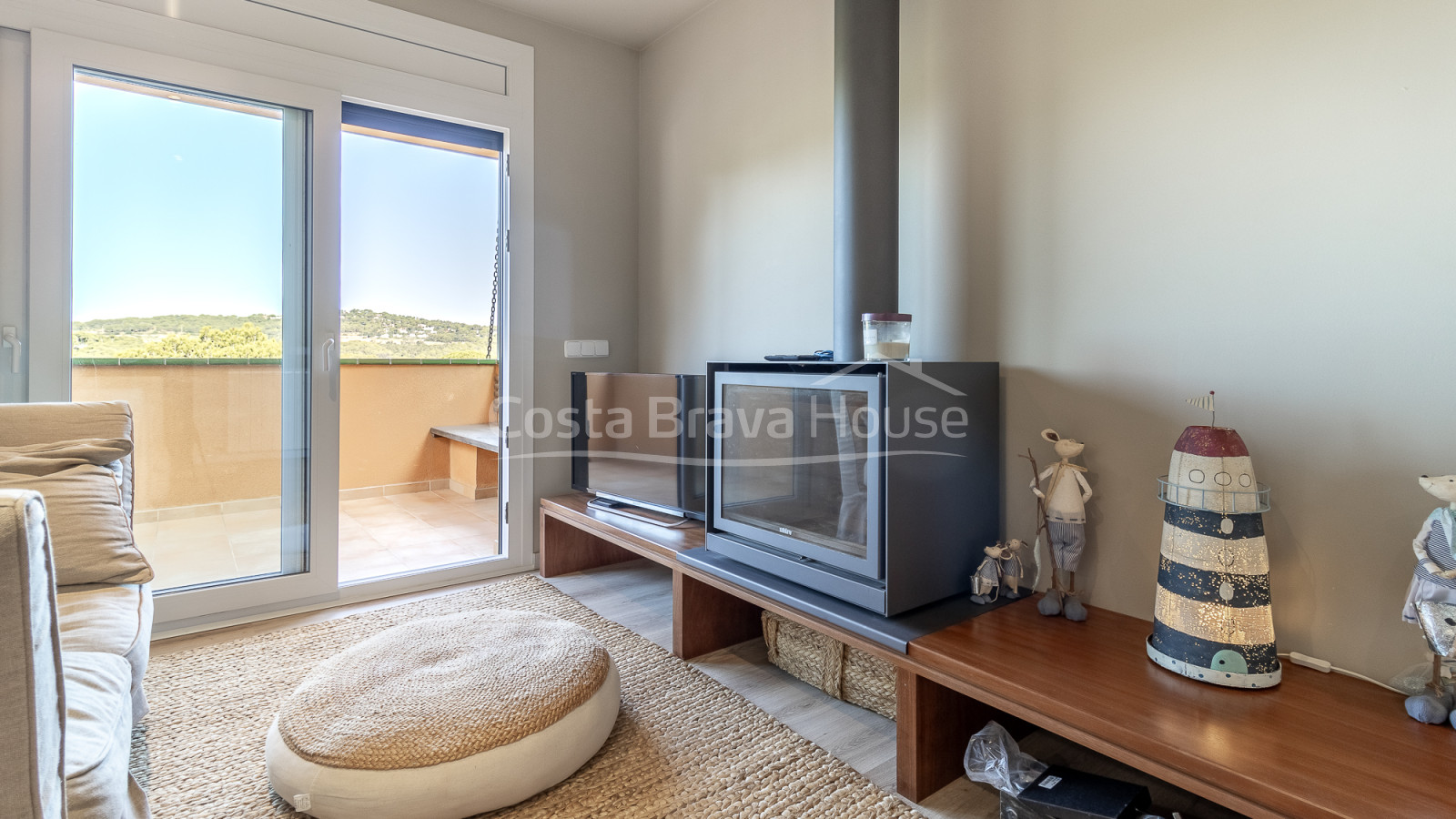 Casa con jardín en venta en Tamariu, a solamente 5 min a pie de la playa y el mar
