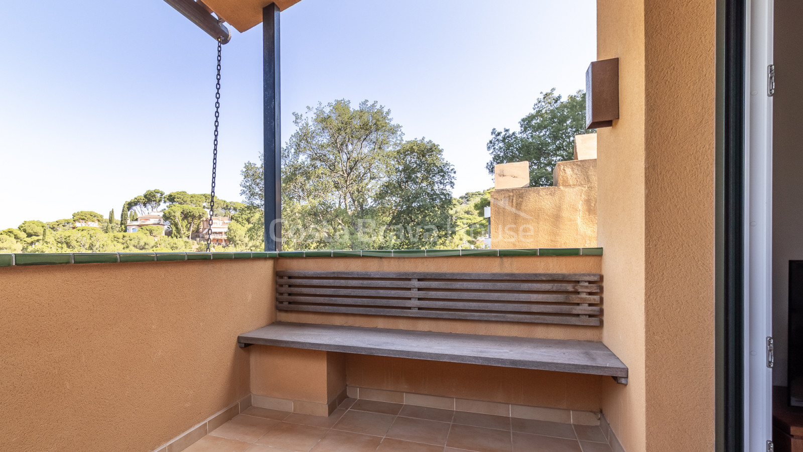 Casa amb jardí en venda a Tamariu, a només 5 minuts a peu de la platja i el mar