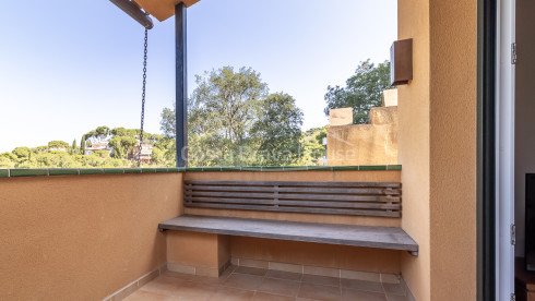 Casa amb jardí en venda a Tamariu, a només 5 minuts a peu de la platja i el mar