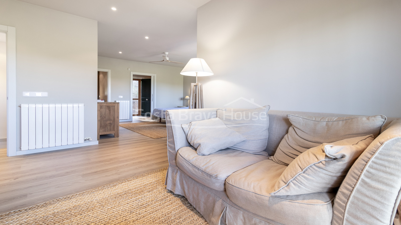 Casa con jardín en venta en Tamariu, a solamente 5 min a pie de la playa y el mar