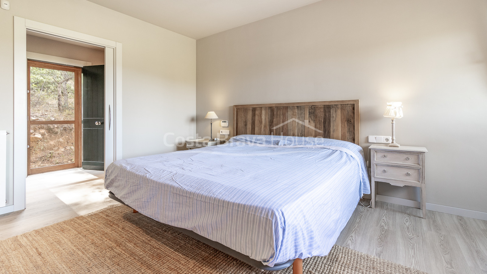 Casa con jardín en venta en Tamariu, a solamente 5 min a pie de la playa y el mar