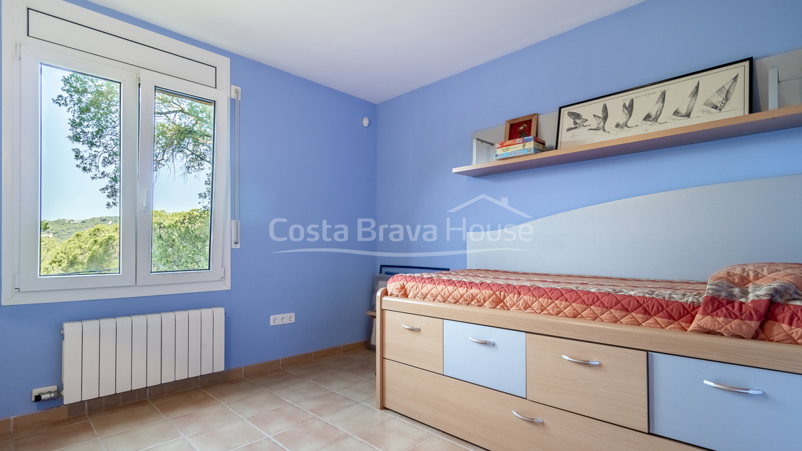 Casa amb jardí en venda a Tamariu, a només 5 minuts a peu de la platja i el mar