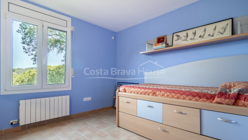 Casa amb jardí en venda a Tamariu, a només 5 minuts a peu de la platja i el mar