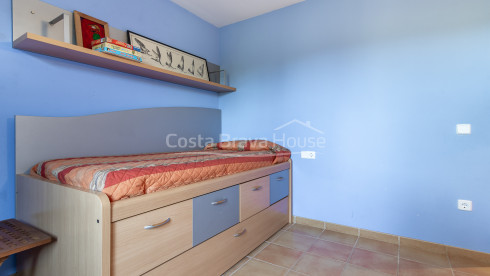 Casa con jardín en venta en Tamariu, a solamente 5 min a pie de la playa y el mar