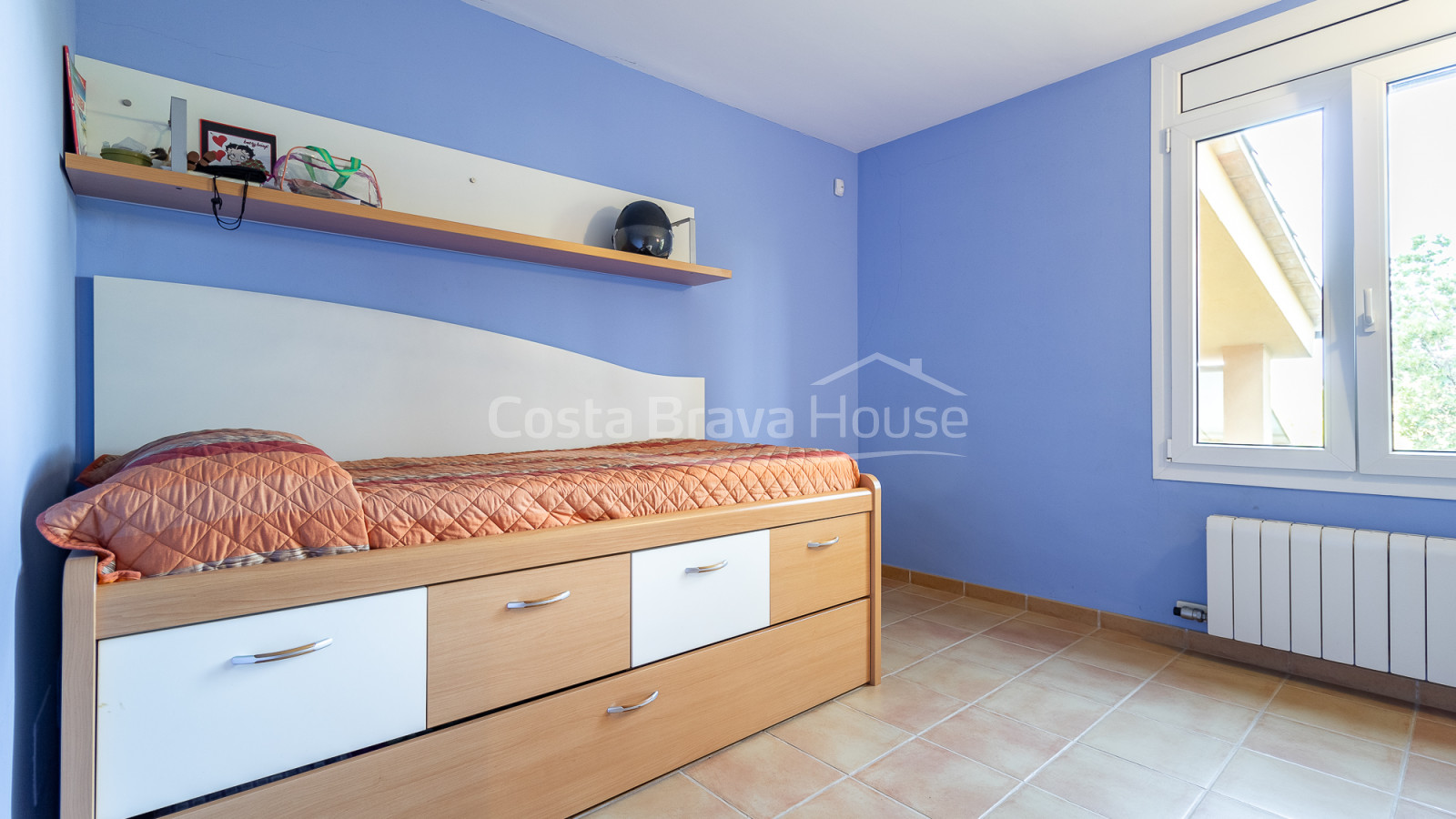 Casa con jardín en venta en Tamariu, a solamente 5 min a pie de la playa y el mar