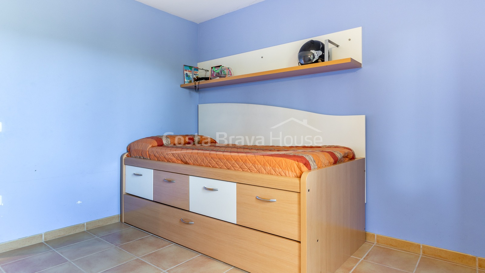 Casa con jardín en venta en Tamariu, a solamente 5 min a pie de la playa y el mar