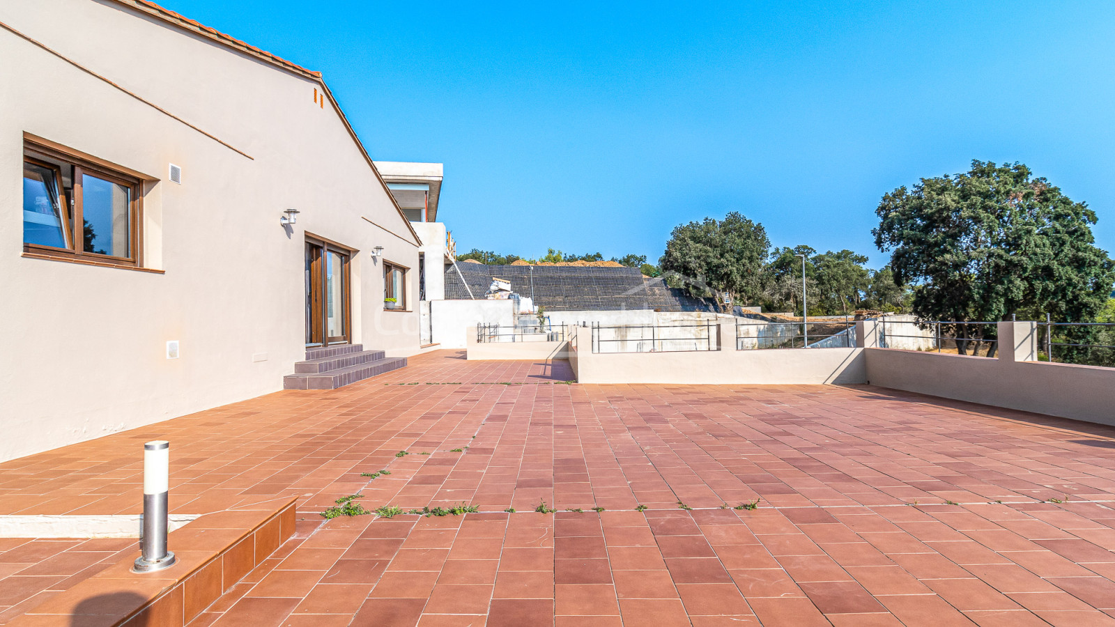 3 bedroom house with pool for sale in urbanization near Begur