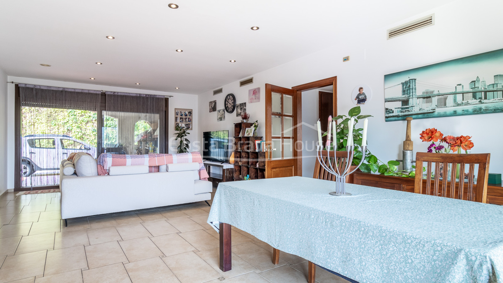 3 bedroom house with pool for sale in urbanization near Begur