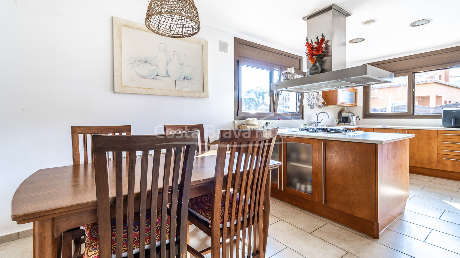 3 bedroom house with pool for sale in urbanization near Begur