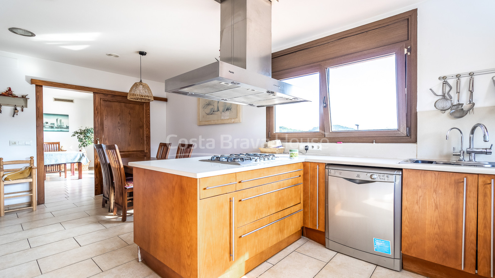 3 bedroom house with pool for sale in urbanization near Begur