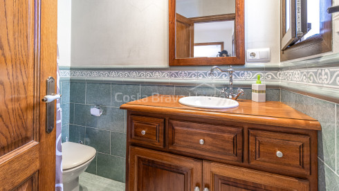 3 bedroom house with pool for sale in urbanization near Begur