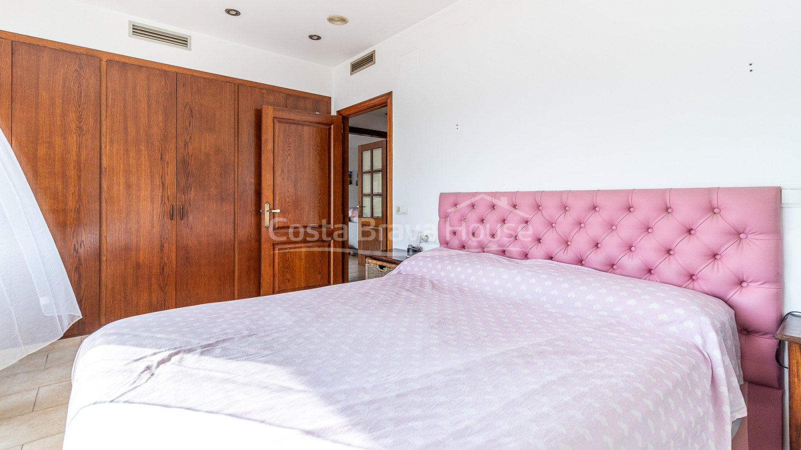 3 bedroom house with pool for sale in urbanization near Begur