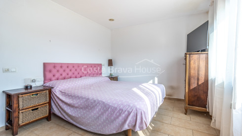 3 bedroom house with pool for sale in urbanization near Begur