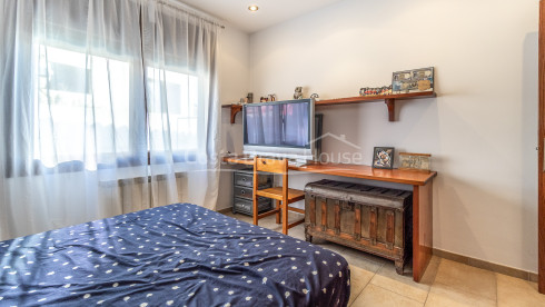 3 bedroom house with pool for sale in urbanization near Begur