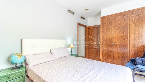 3 bedroom house with pool for sale in urbanization near Begur