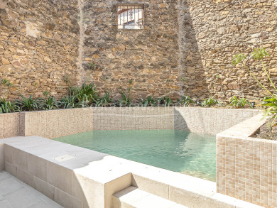 Casa de piedra reformada en Gualta, Costa Brava: lujo moderno y estilo rústico en 230 m².