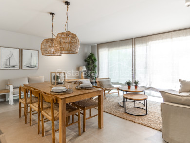Elegante promoción de casas adosadas en el prestigioso municipio de Begur, Costa Brava. Para entrar a vivir ya.