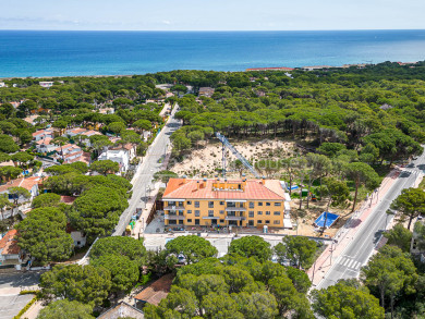 Apartament modern de 3 dormitoris en venda a Pals, a 10 minuts a peu de la platja amb garatge i piscina comunitària.