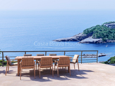 Villa de luxe contemporaine en vente à Aiguablava Begur, avec vue panoramique sur la Méditerranée et intimité totale