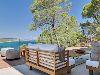 Moderna casa de disseny en venda a Begur Sa Riera, amb impressionants vistes al mar i piscina