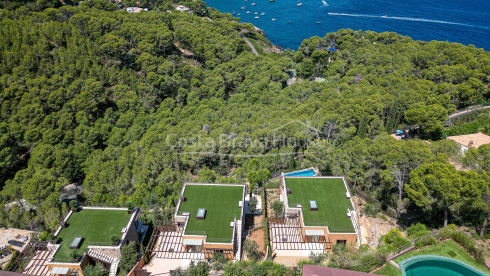 Moderna casa de disseny en venda a Begur Sa Riera, amb impressionants vistes al mar i piscina