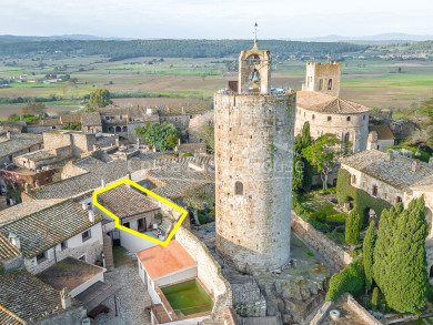 Elegante casa histórica renovada en el casco antiguo de Pals, Costa Brava