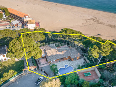 Villa de luxe avec accès direct à la plage entre Begur et Pals, Costa Brava, en première ligne de mer
