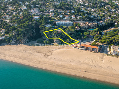 Vila de luxe amb accés directe a la platja entre Begur i Pals, Costa Brava, a primera línia de mar