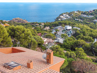 Vila Mediterrània a Tamariu amb Piscina Privada, Amplies Terrasses i Espectaculars Vistes al Mar