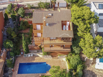 Villa Méditerranéenne à Tamariu avec Piscine Privée, Grandes Terrasses et Vues Spectaculaires sur la Mer