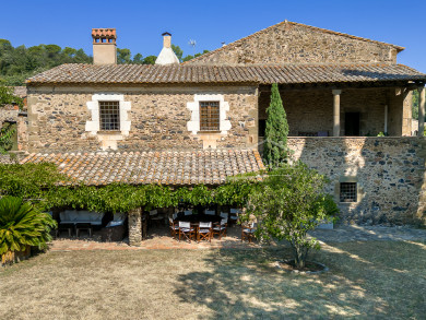 Exclusief 16e-eeuws renaissancelandhuis met veel grond in het hart van de Baix Empordà.