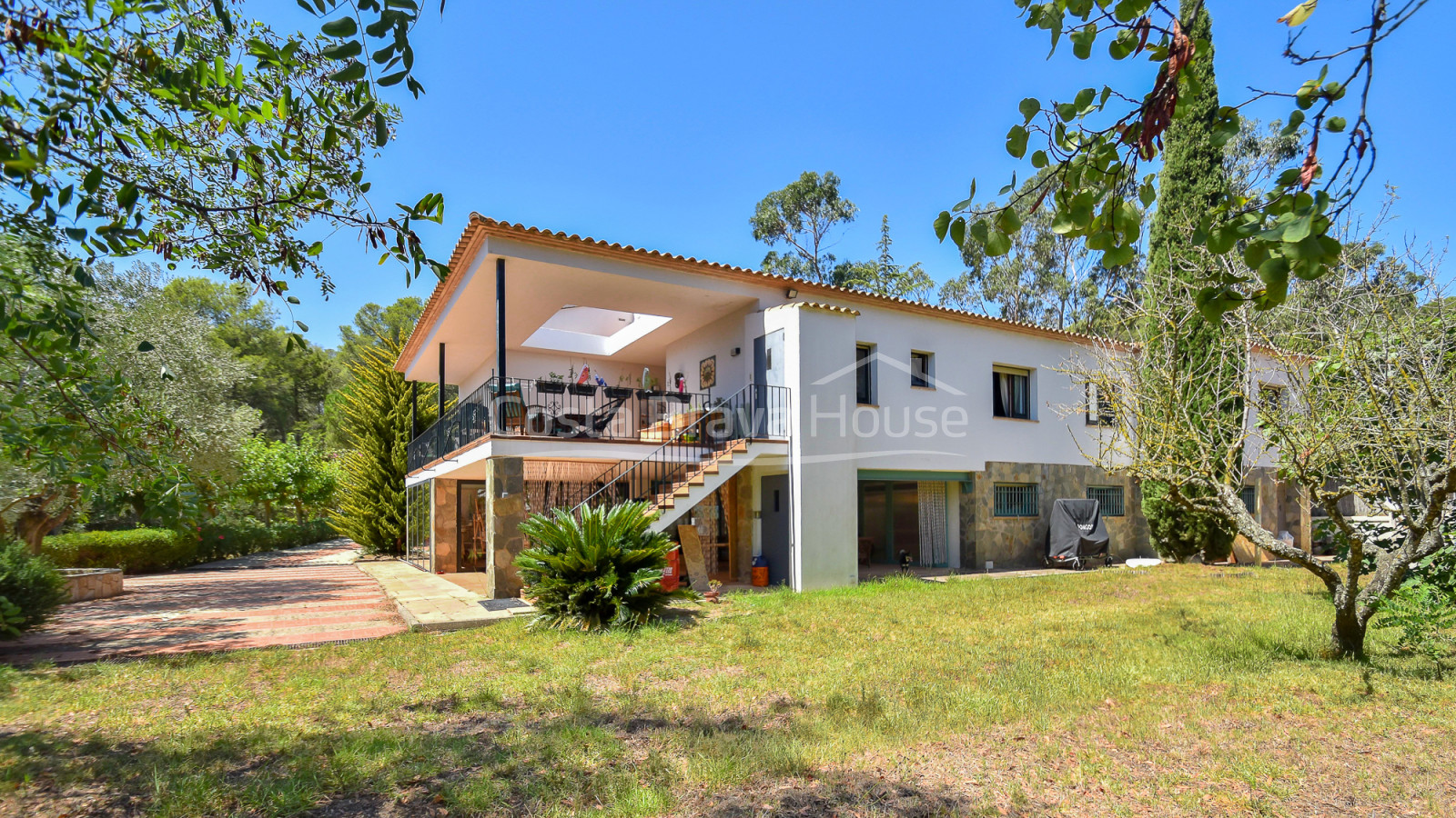 Landhuis met 11.000 m² grond te koop op een mooie plek tussen Begur en Palafrugell