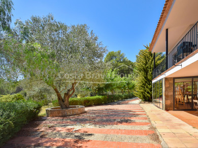 Casa de camp amb 11.000 m² de terreny en venda en un bonic lloc entre Begur i Palafrugell. Amb llicència turística.