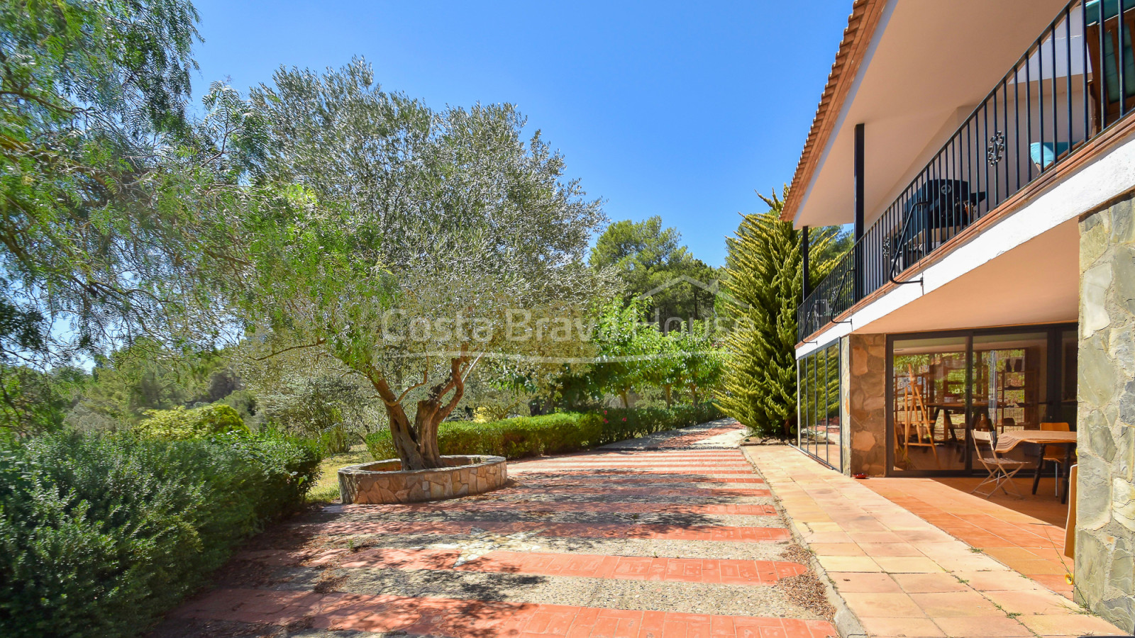 Landhuis met 11.000 m² grond te koop op een mooie plek tussen Begur en Palafrugell