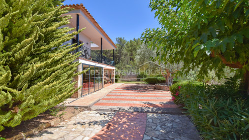 Landhuis met 11.000 m² grond te koop op een mooie plek tussen Begur en Palafrugell