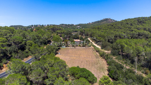 Landhuis met 11.000 m² grond te koop op een mooie plek tussen Begur en Palafrugell