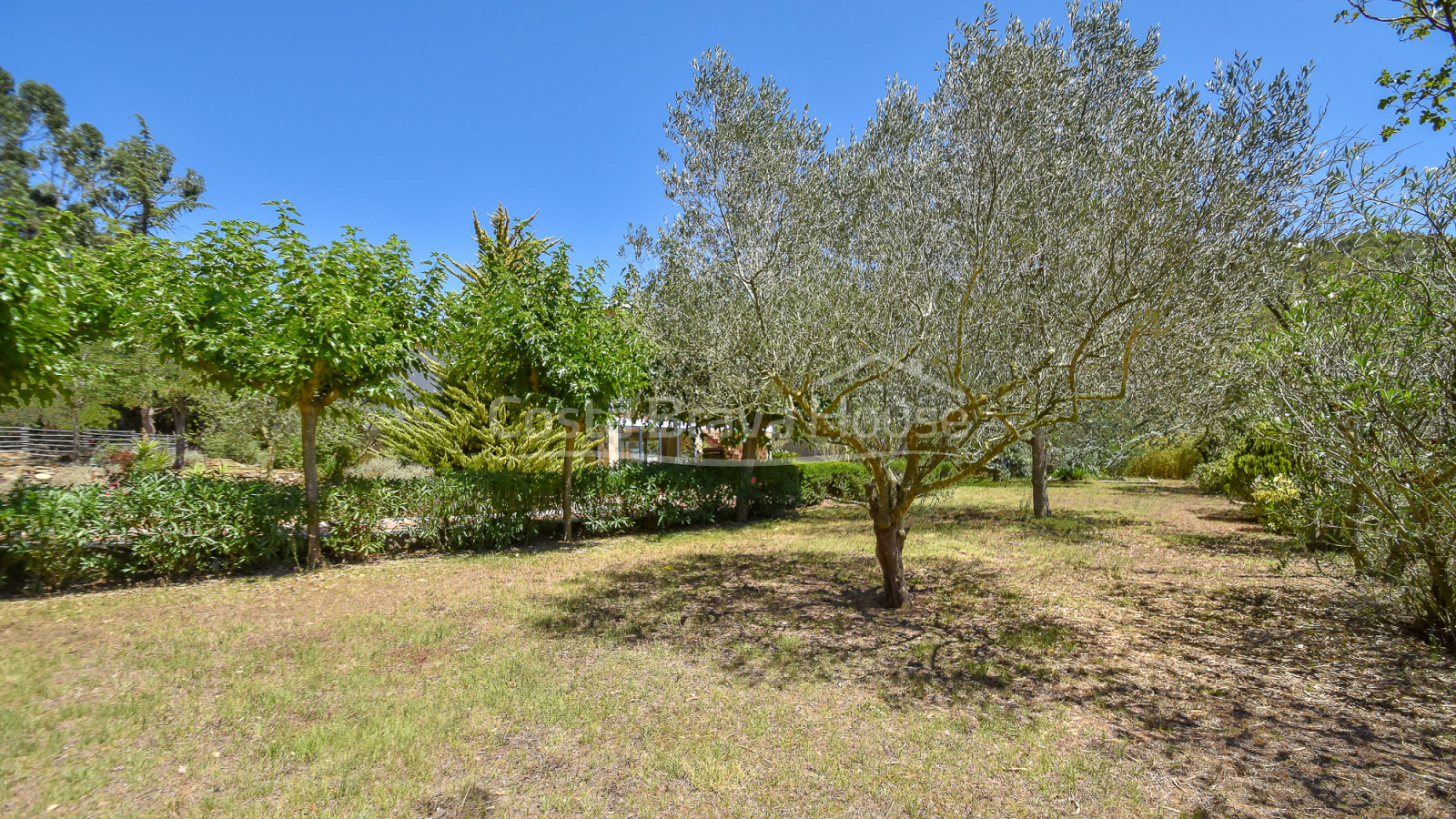 Landhuis met 11.000 m² grond te koop op een mooie plek tussen Begur en Palafrugell