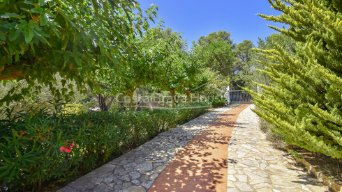 Landhuis met 11.000 m² grond te koop op een mooie plek tussen Begur en Palafrugell