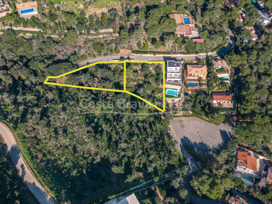 Terreno edificable en venta en Begur, a 500 metros de la playa de Sa Riera, en zona residencial exclusiva