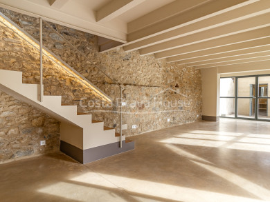 Renovated townhouse with pool and garden in the center of Palafrugell, with easy access to the beach